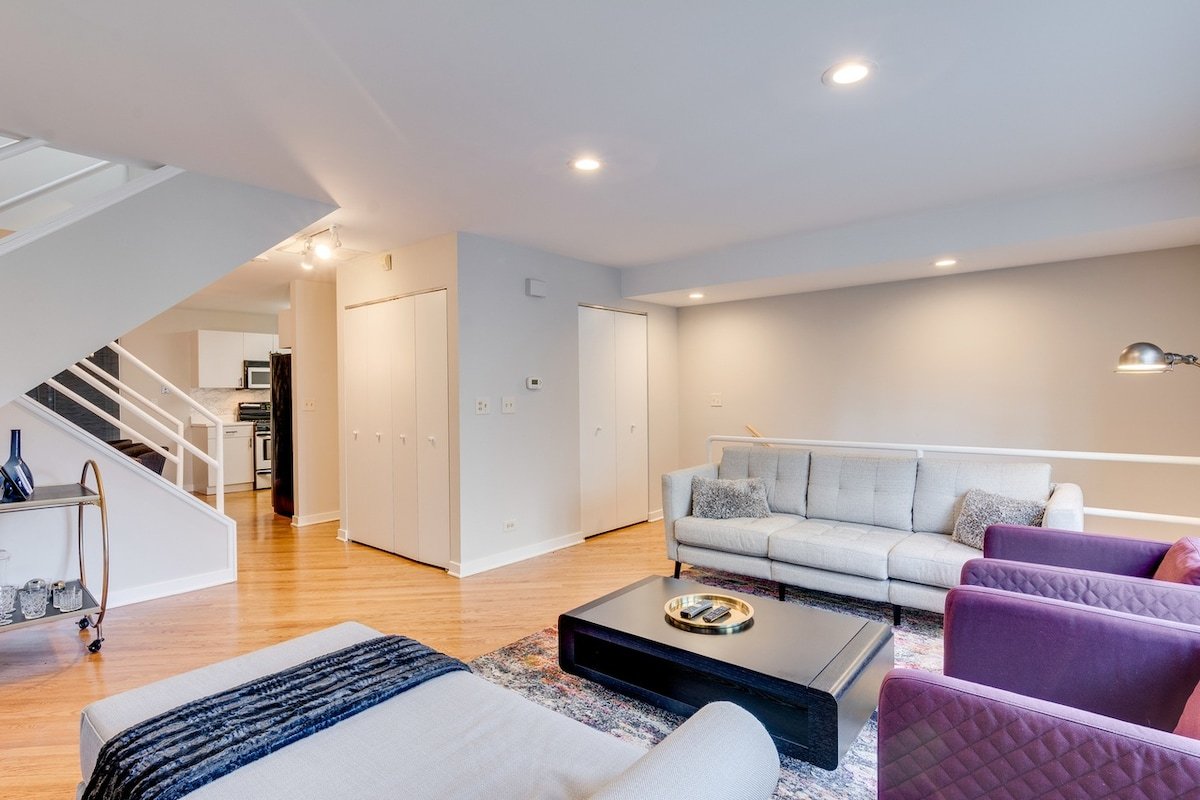 Upscale 4-Bedroom Townhouse w/Garage – LOCATION gallery image 4