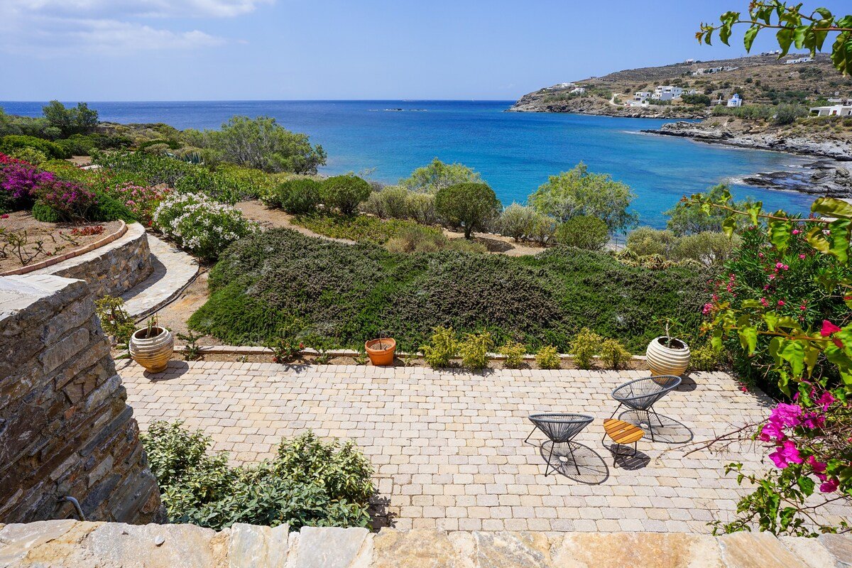 Exquisite beachfront mansion, 5 bedrooms- Syros gallery image 4