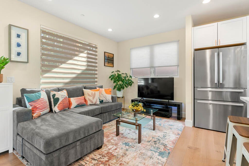 Home new Modern 4 Bed Downtown Mountain View gallery image 3