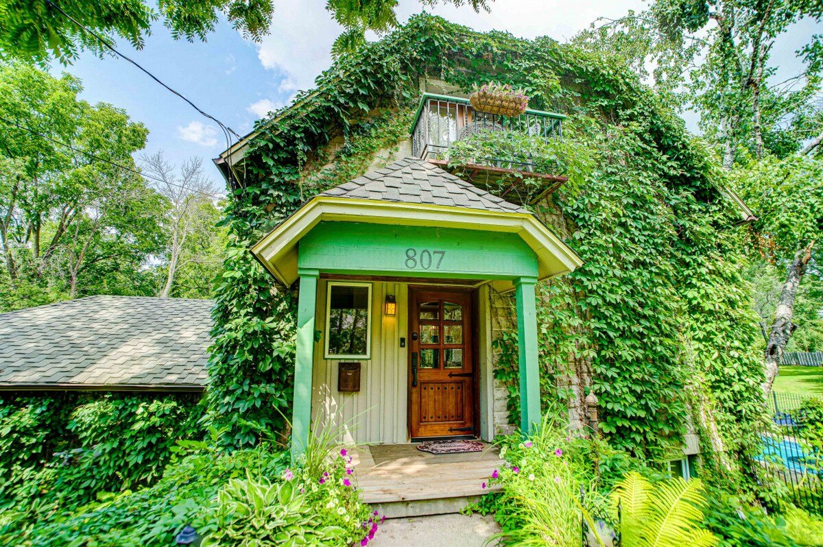 Historic James Mulvey Carriage house (upper level) gallery image 5