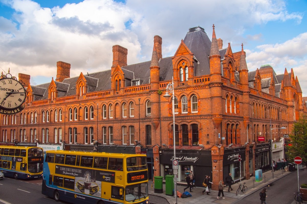 Luxury George’s St House with 4 Ensuites + Rooftop gallery image 2