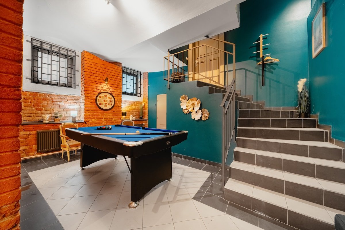 Centraly located Ap Bunks&Billiards gallery image 3