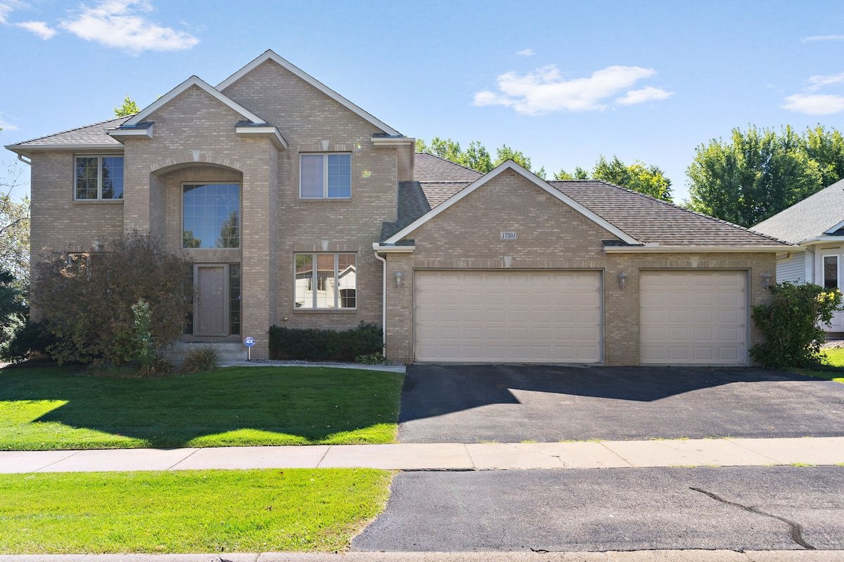 3800sqft Oasis- Theater | Billiards | Gym | Office gallery image 5