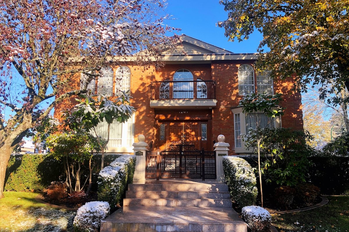 Super Cosy 8Bedroom(10bed)&6Bath -10min DT/Airport gallery image 2