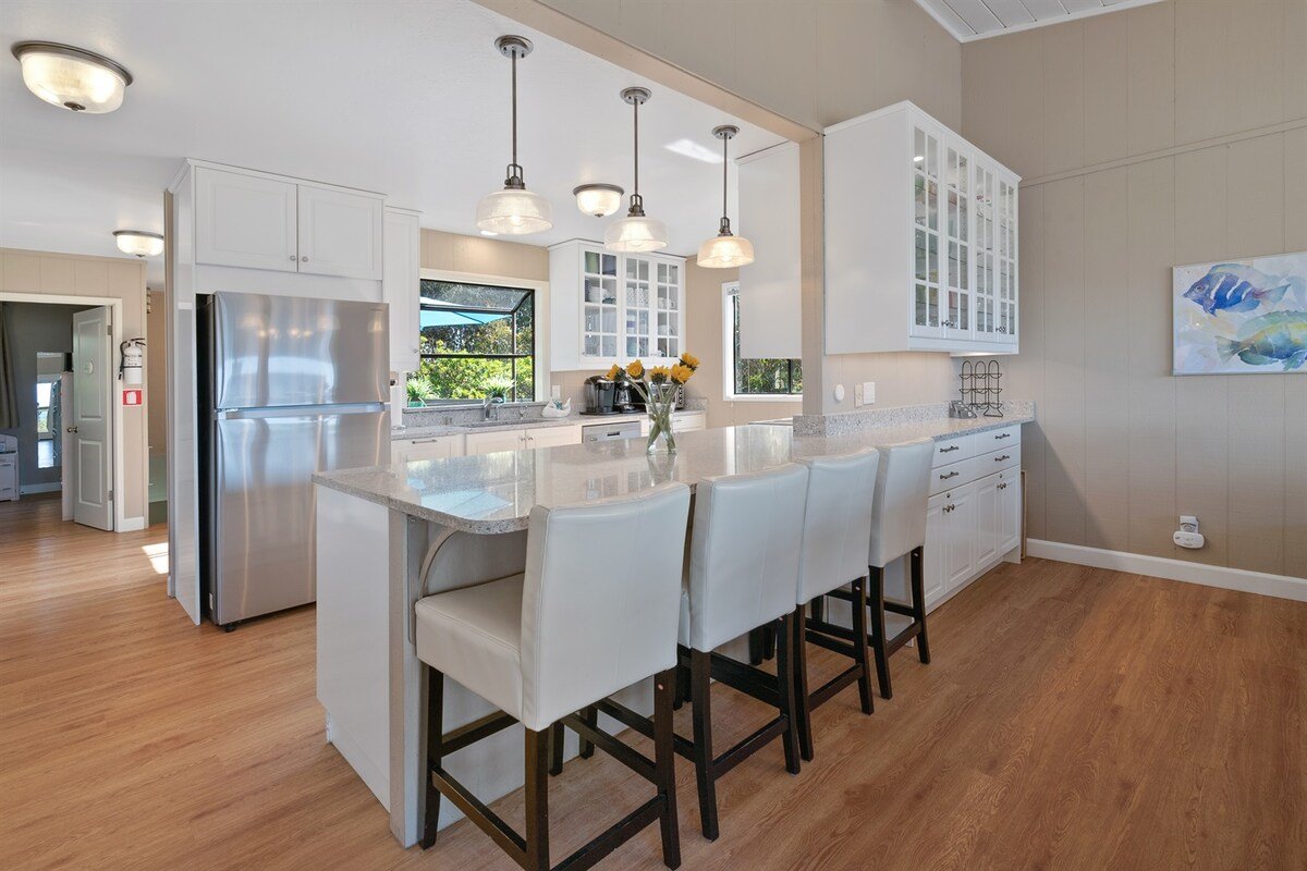 Steps from sand, pickleball, toys, garage! gallery image 3