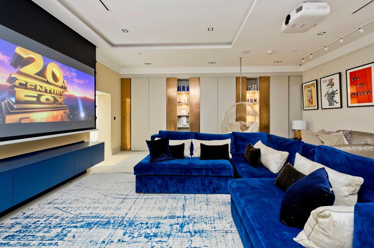 Outstanding 7 bed Notting Hill House gallery image 3