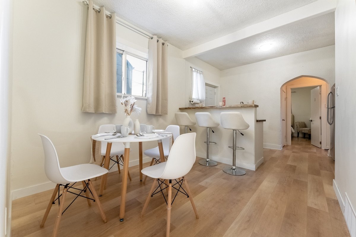 Modern & Cozy: 4Bed 2Bath Home (8 guests max.) gallery image 4