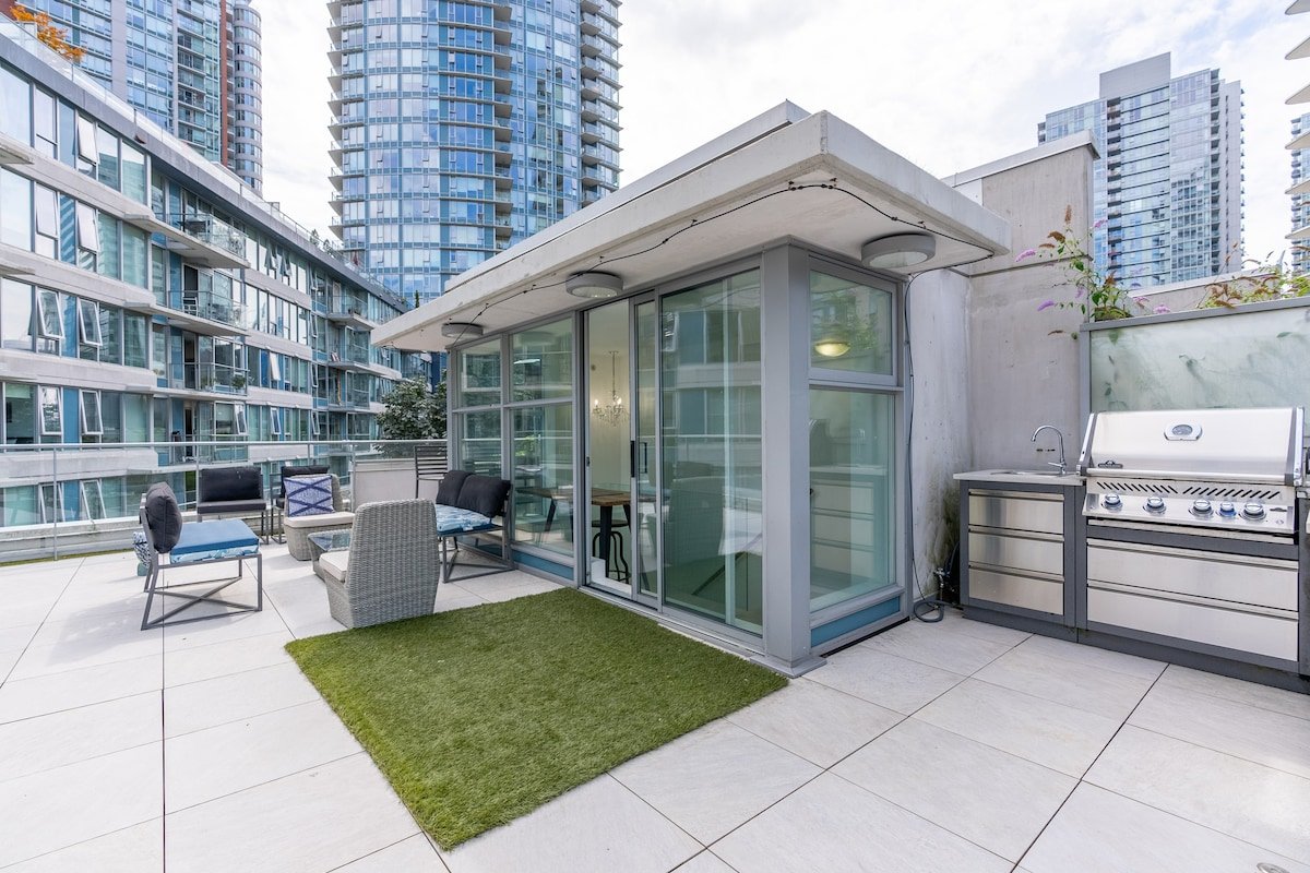 5 BR & 3 BTH Entire 3 Floor Townhome-Rooftop gallery image 5