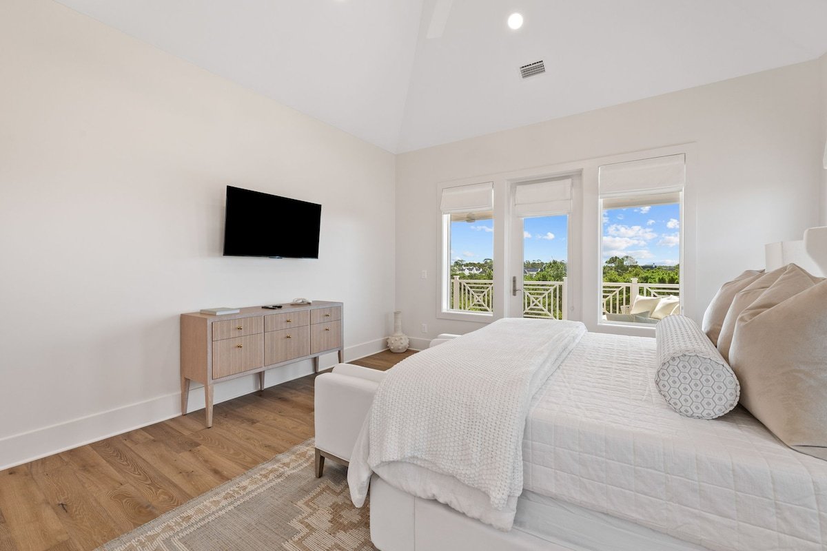 Sleeps 30! Pool, Spa, LSV, GULF VIEW! Pet Friendly gallery image 4