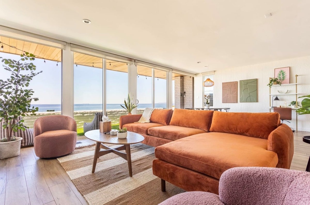 Large Oceanfront Home I Balcony & Parking gallery image 5