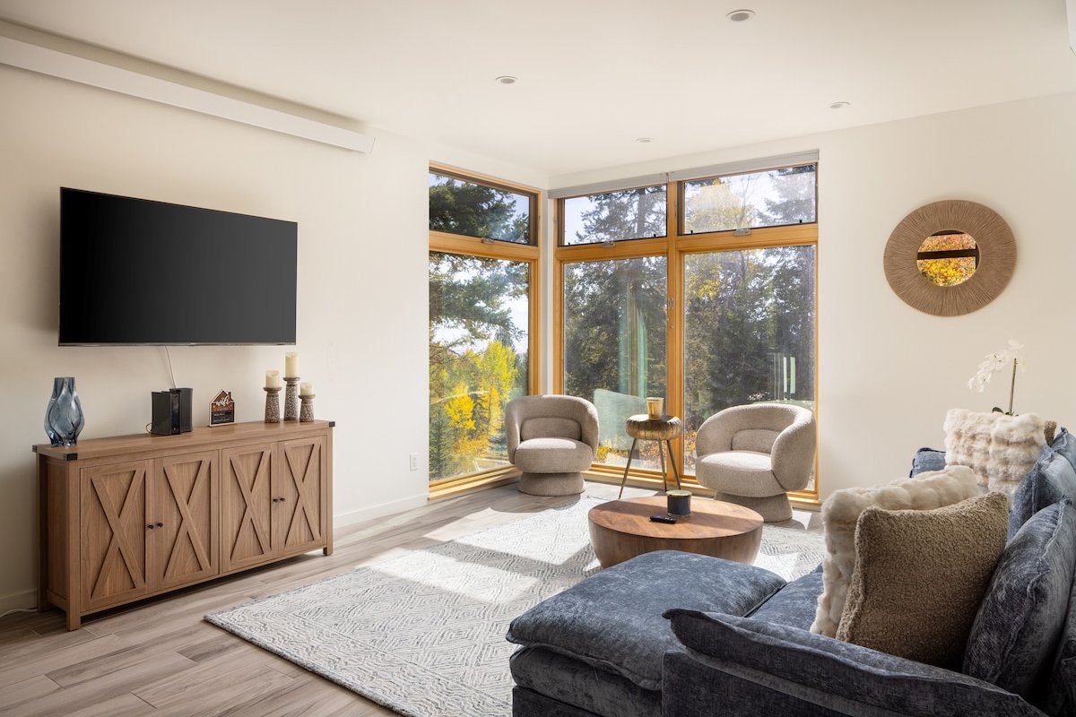 Modern, peaceful, retreat