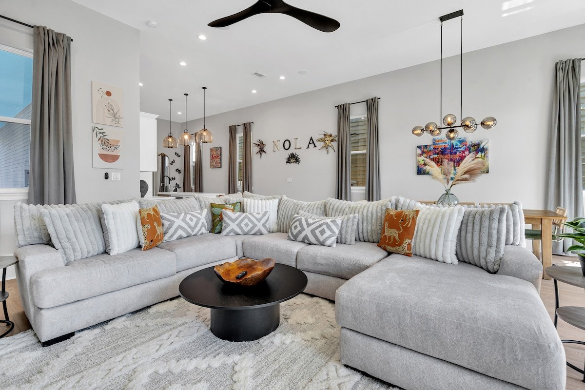 Pool | Minutes to Superdome & French Quarter | 5BR gallery image 4