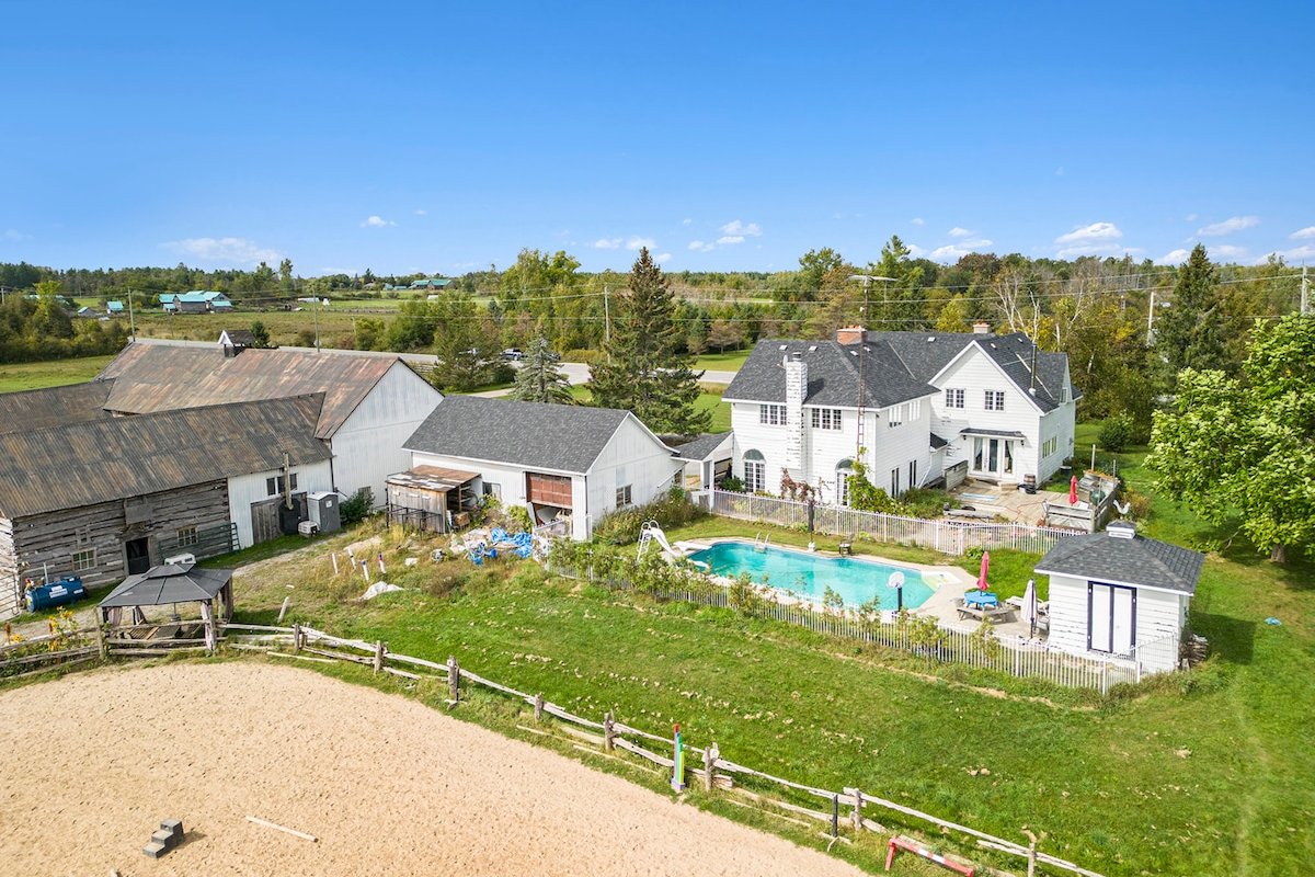 Traditional Farmhouse Experience gallery image 3