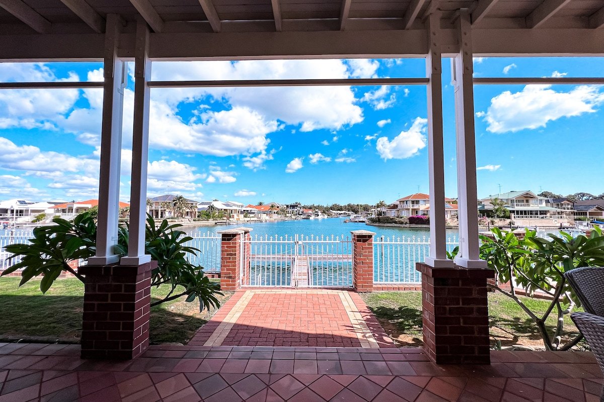 Luxury Canal home in Halls Head with private jetty gallery image 5