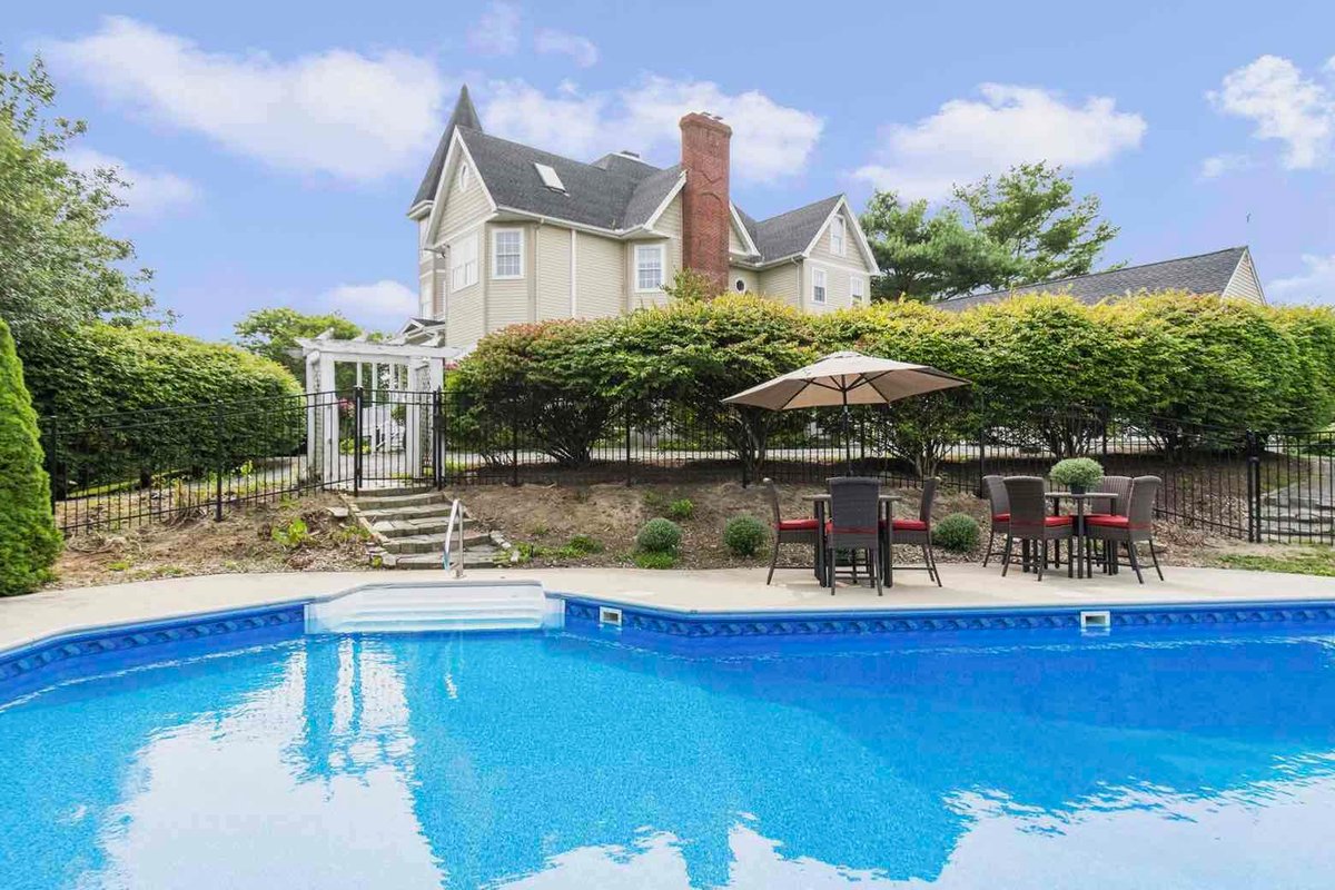 6,500′ Custom Home Saltwater Pool, 1 wk avail 7/19