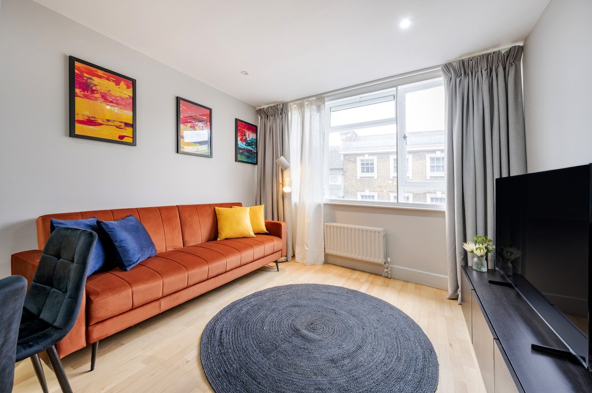 3-Bedroom Apartment in London’s Vibrant West End! gallery image 2