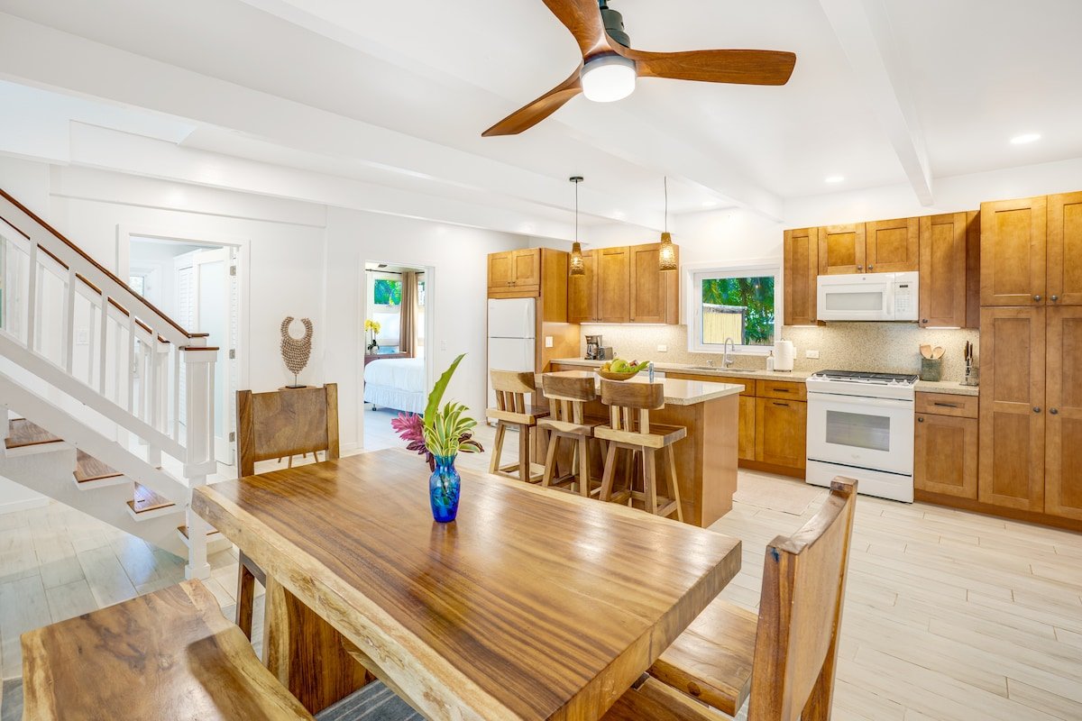 A/C Hanalei Home, short walk to Shops & the Beach! gallery image 3