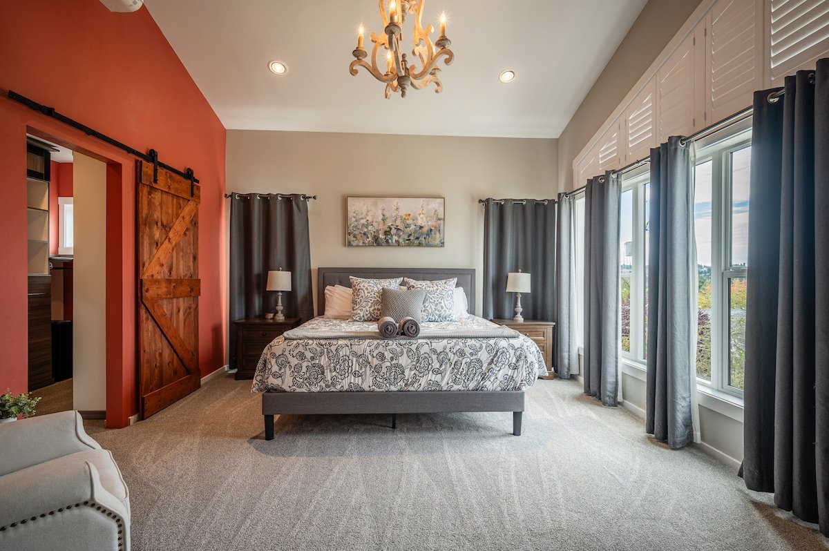 Green lake Home | Rooftop | Parking | Covered deck gallery image 5