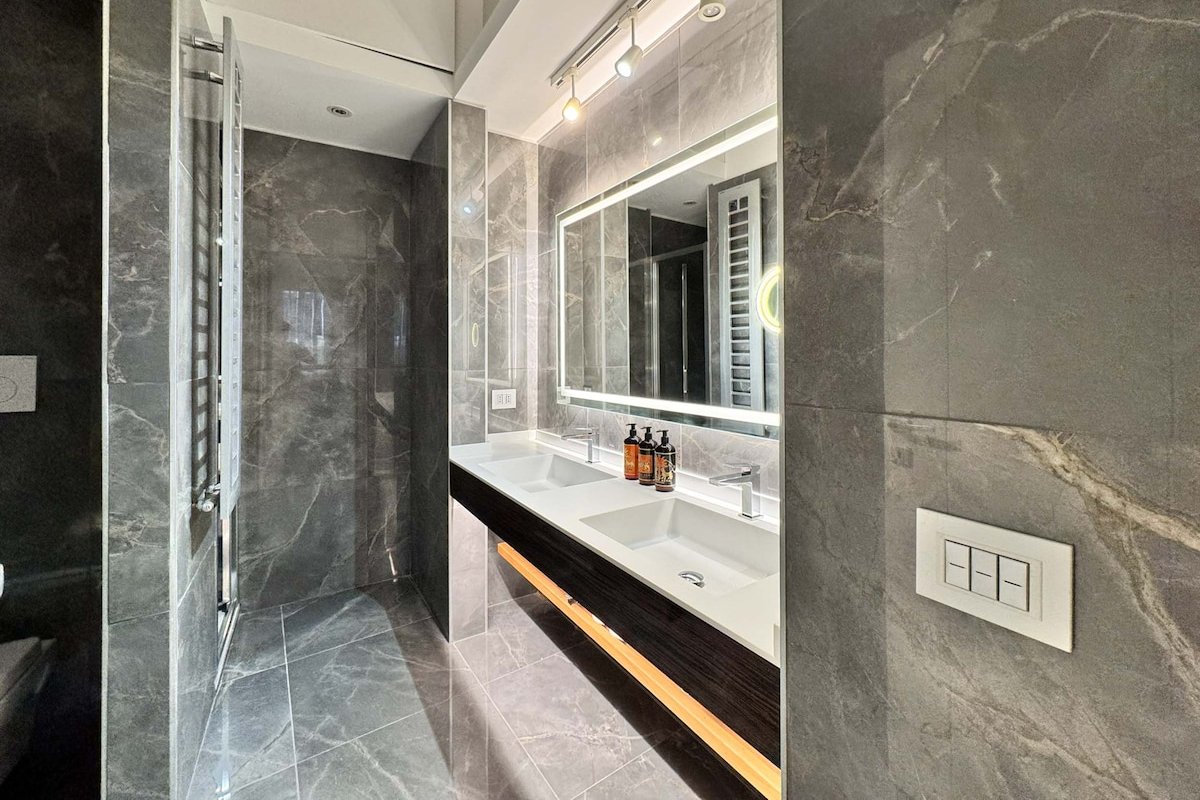 The Condotti – Elegant 5Bdr 2.5Bth @ Spanish Steps gallery image 5