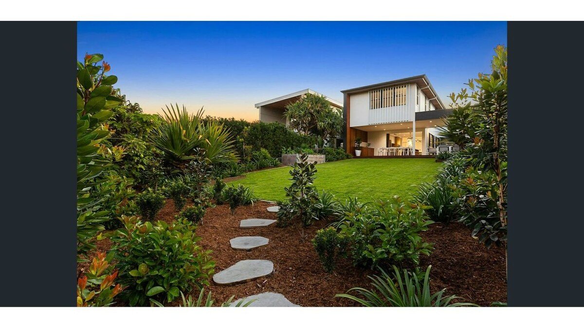 Barefoot Beachfront @ She Oak- Beachfront home gallery image 4