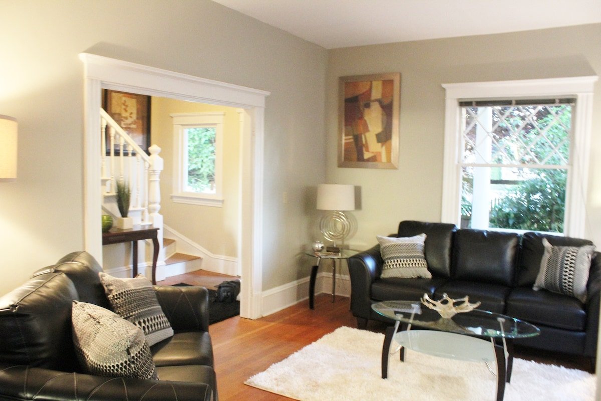 Capitol Hill Estate gallery image 5