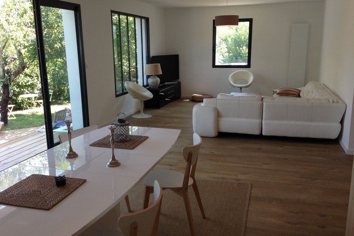 Havre de paix: Piscine & Jardin clos gallery image 5