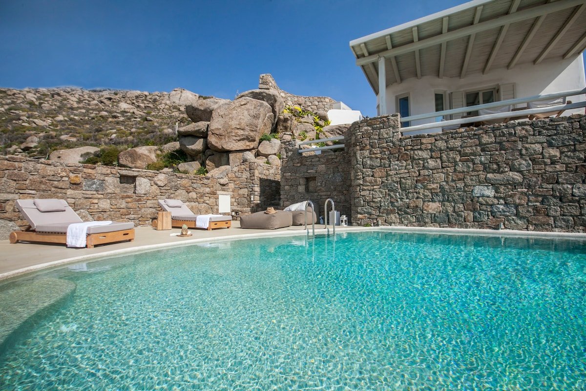 Breathtaking 6 Bed villa in Platis Gialos gallery image 5