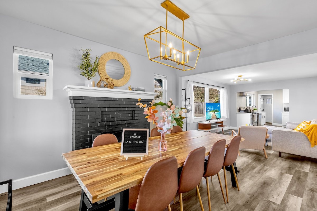 6b3b 3 Unit Morden Home close to Greenlake UW & DT gallery image 2