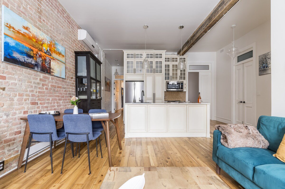 Galeria 1: Stylish 3-BR Retreat in Prime Montreal gallery image 4