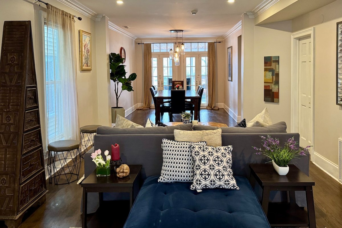 Ideal Group Getaway: Best Location, Parking, Patio gallery image 2