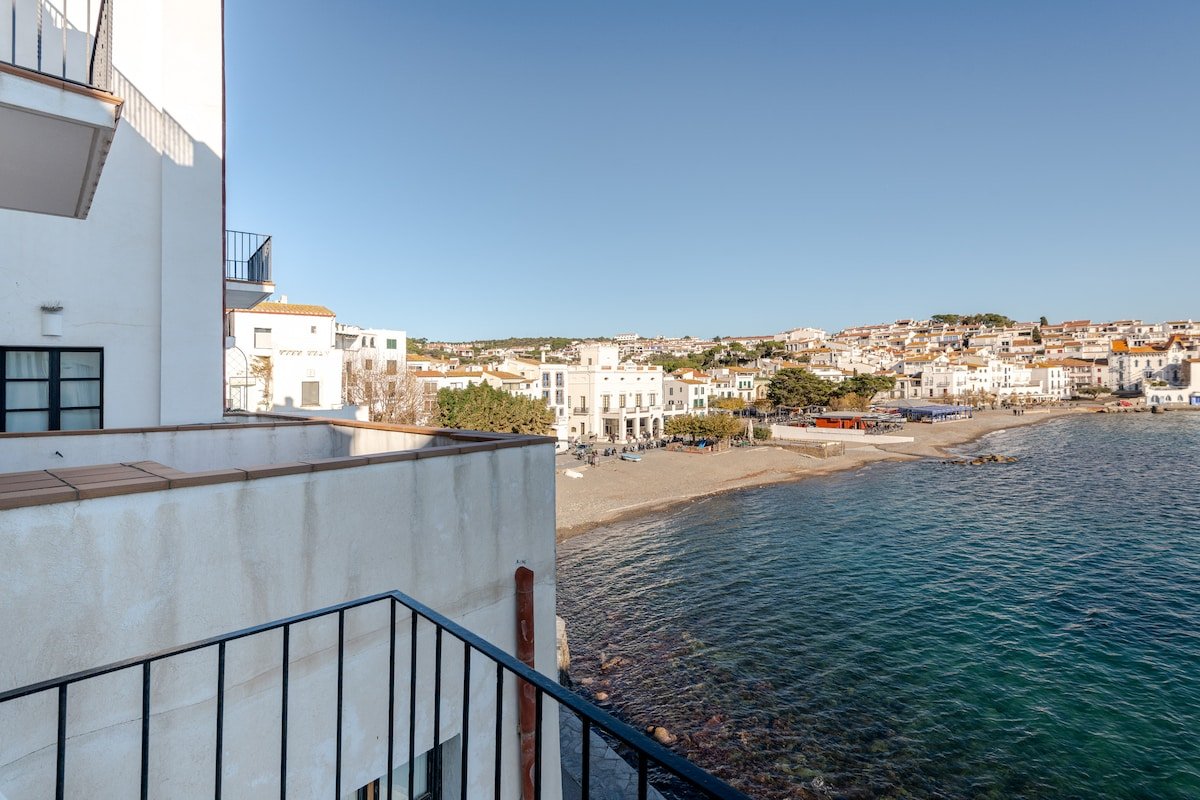 Casa a primera línea de mar en Cadaqués. gallery image 4