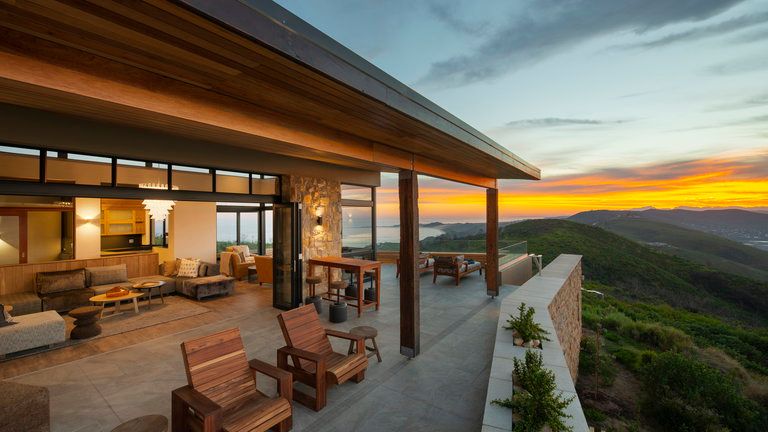 Alkira Lodge - Terrace and sunset lounge