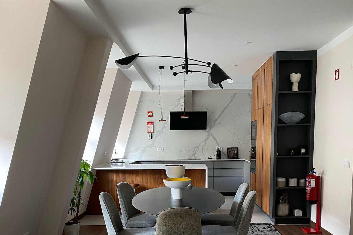 City Center Apt with Elevator Your Office inLisbon gallery image 2