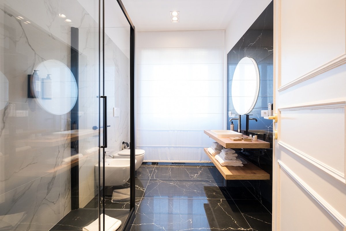 [Colosseum] Spacious penthouse with private gym gallery image 5