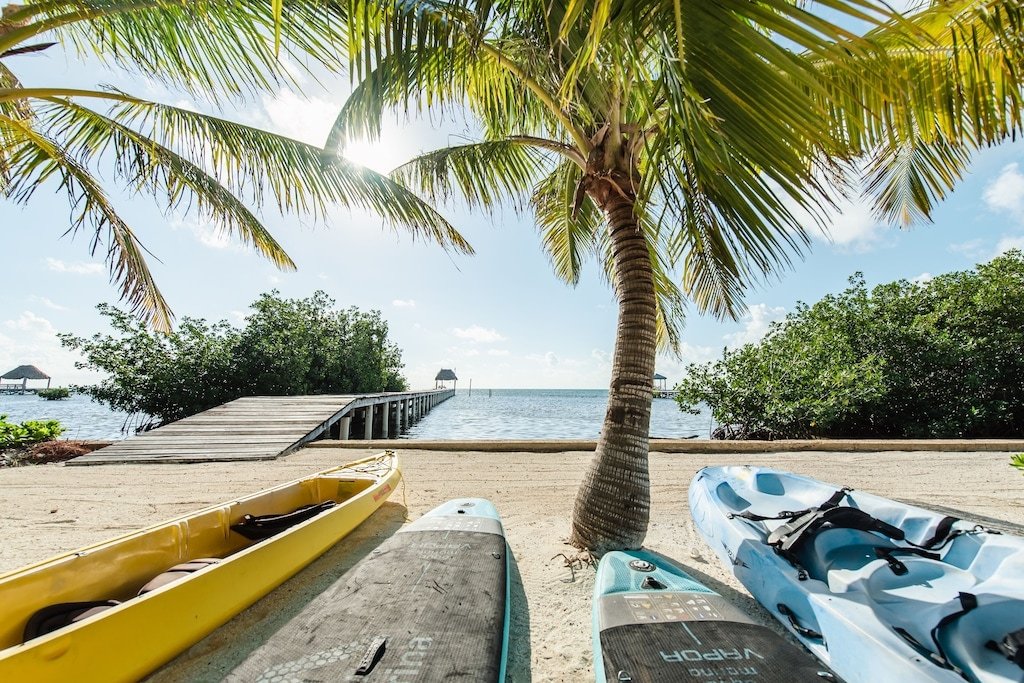 Oceanfront 6BR Villa Pool Dock No Cleaning Fee gallery image 4