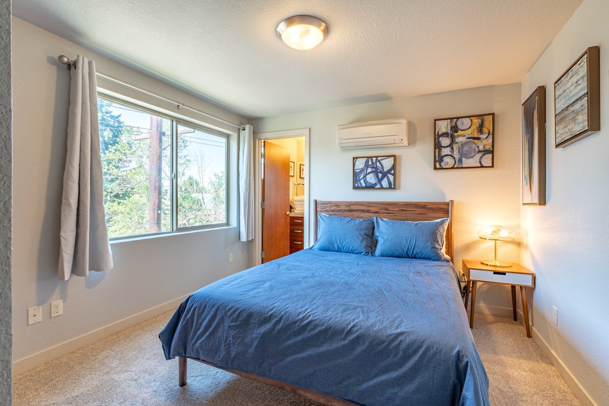 Modern 4BR home in trendy Portland neighborhood gallery image 5