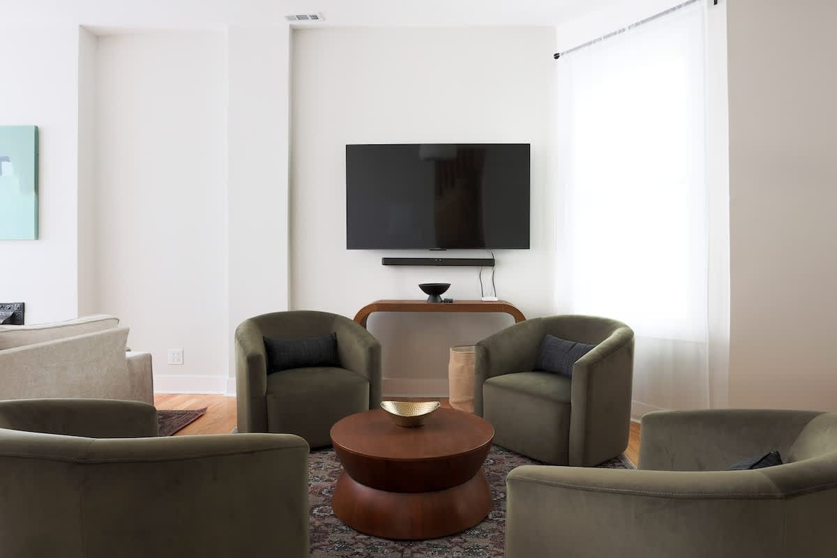 Luxury Two-Level Townhouse | Patio | Lincoln Park gallery image 3