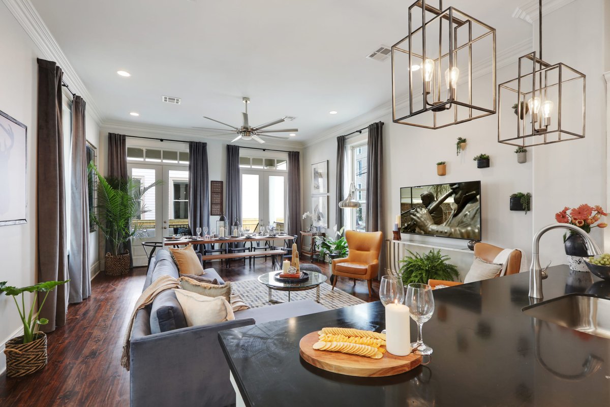 Sunny, Midcentury Luxury Home, near French Quarter