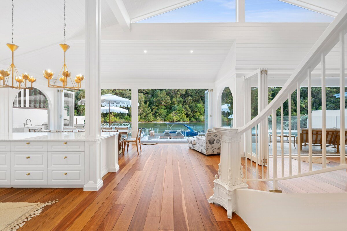 La Casa Blanca – Waterfront Luxury, Walk to beach gallery image 3