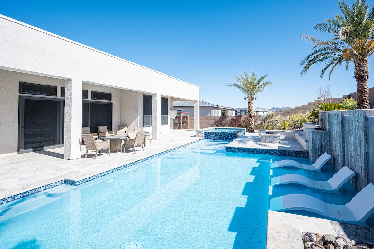 Luxury home close to everything gallery image 3