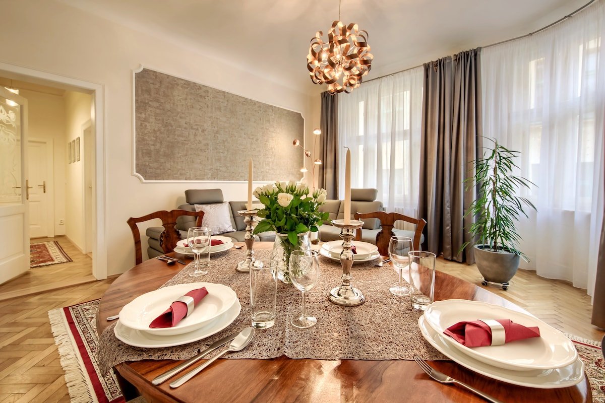 Cosily furnished apartm, unique terrace,AC,Prague1 gallery image 5