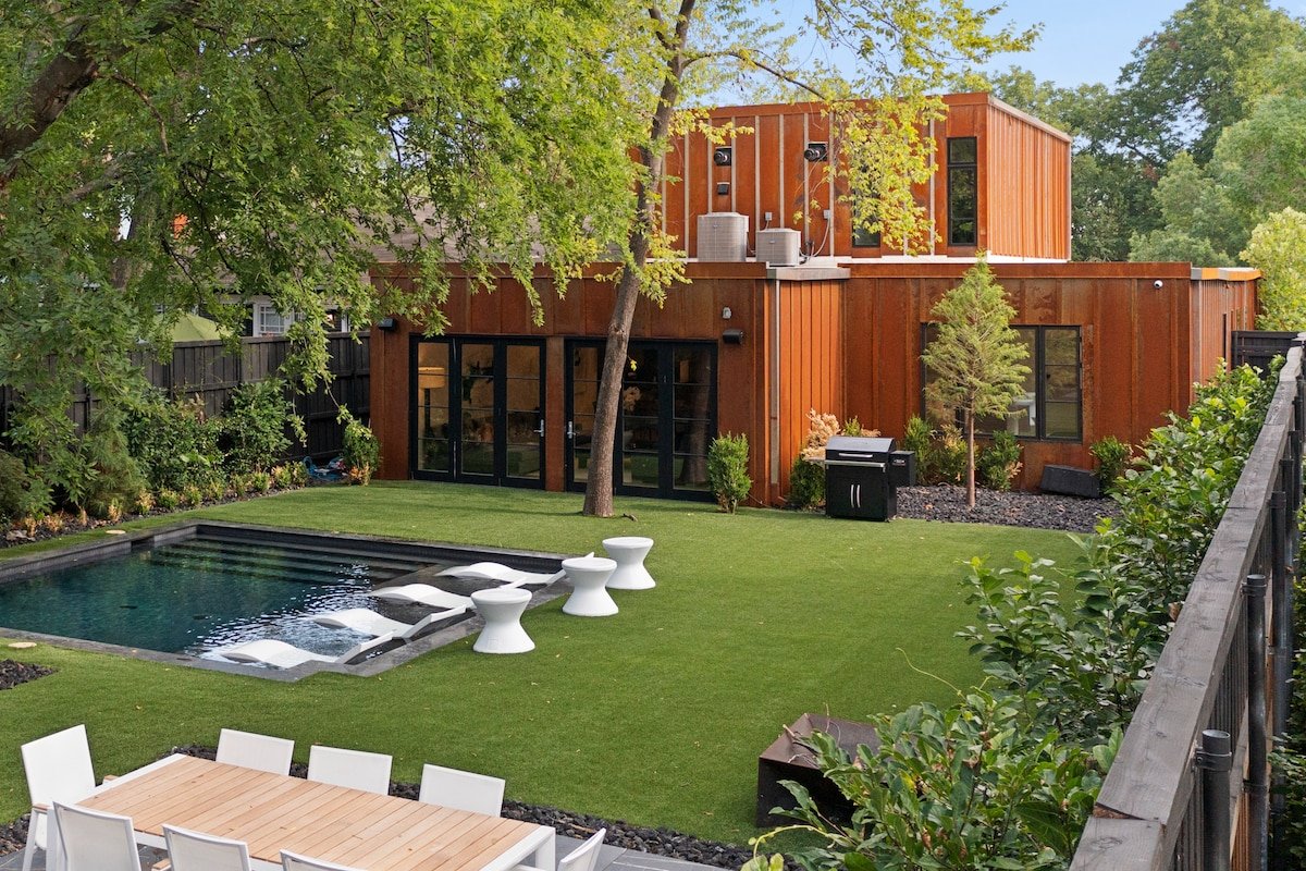 Stunning Lower Greenville Modern Villa gallery image 5