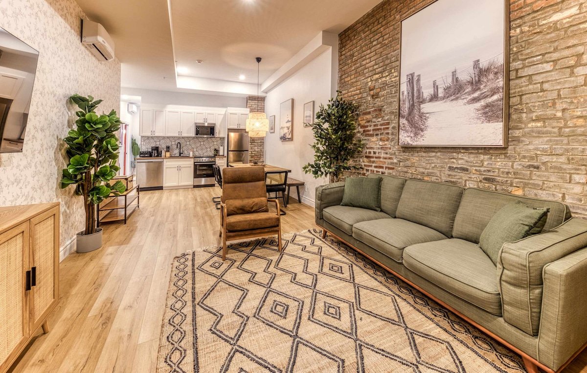 North House Bohemian Vieux Quebec Two Bedroom gallery image 2