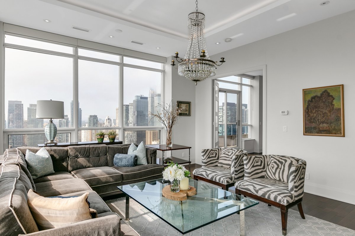 Penthouse * Rare * Stunning Views * 2500 sq ft