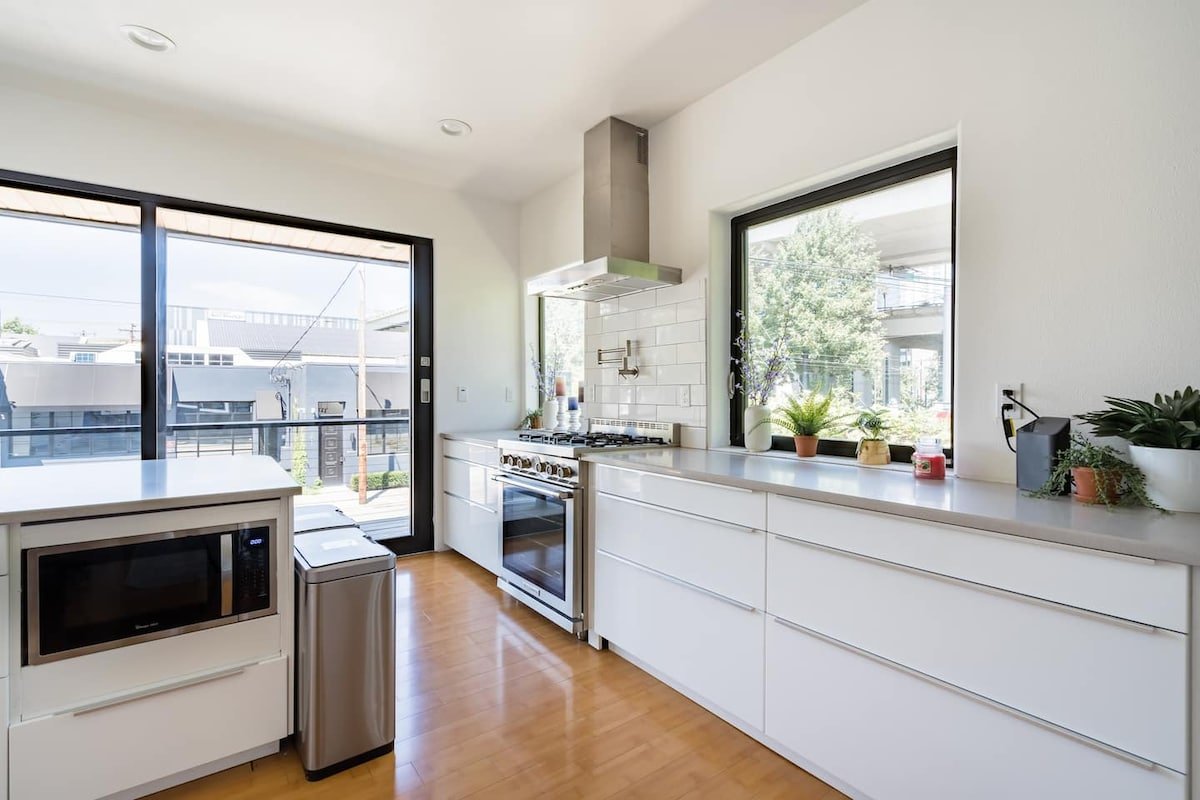 Unique 8 BR Private Home in Pearl District gallery image 5