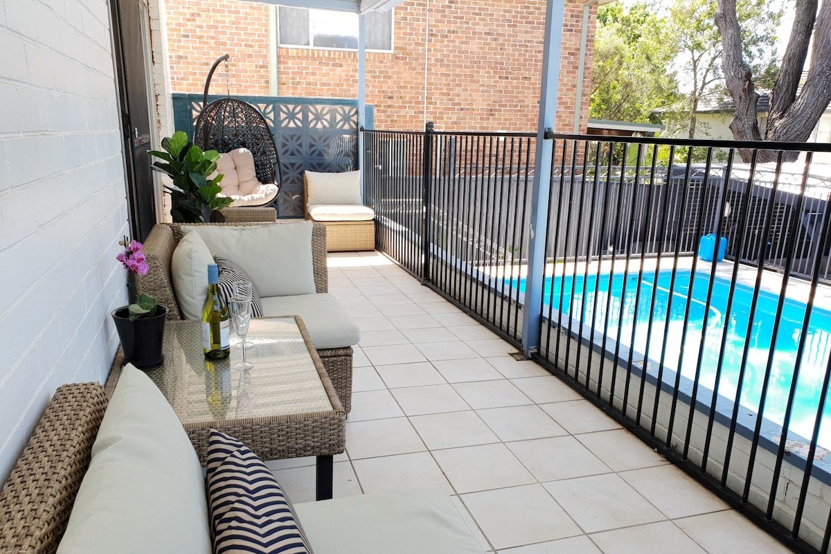 Stylish 5 BR House with Pool near Beach gallery image 4