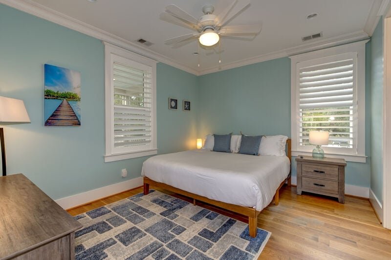 4202 Palm Blvd. – 7bd, pool, putting green gallery image 3