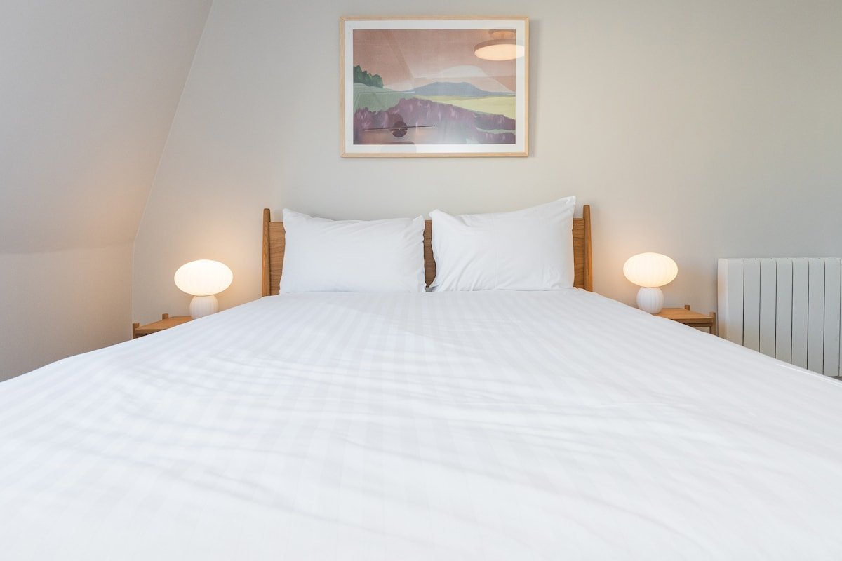 Perfect Location – Charming & Modern Apartment gallery image 5