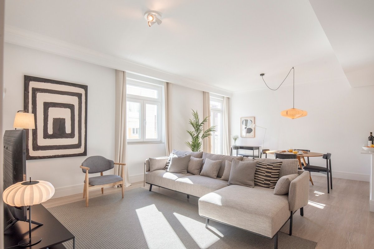 Charming Apartment in a Private Condominium w/Pool gallery image 2