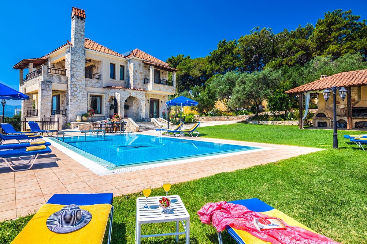 5′ to Beach / 9 BR / Sleeps 22 / 2 Pools / Gym gallery image 4